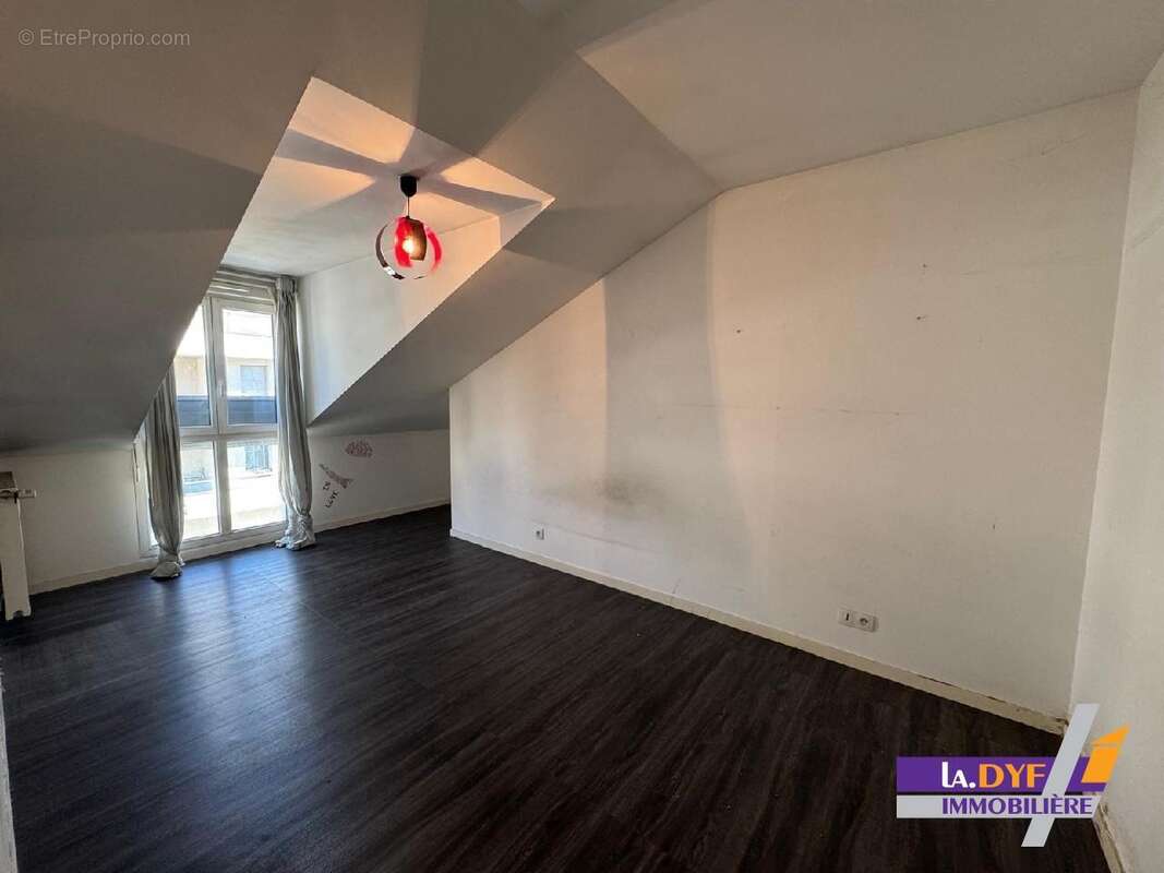 Appartement à VAUJOURS