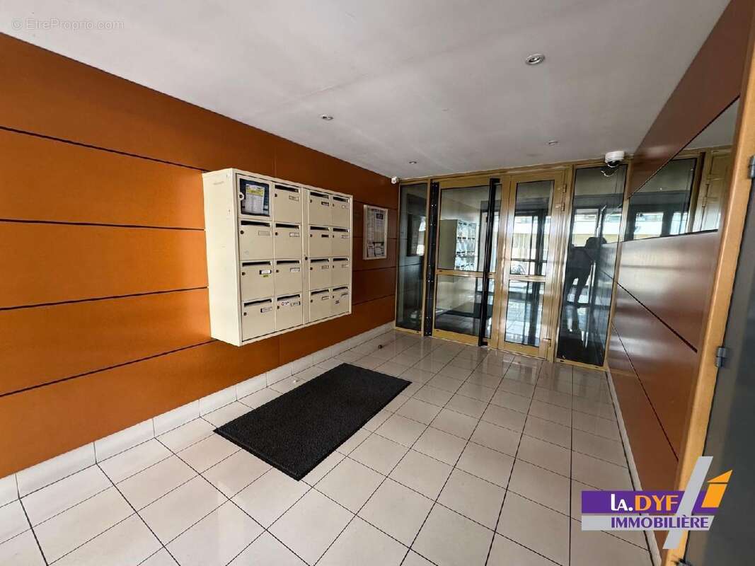 Appartement à VAUJOURS