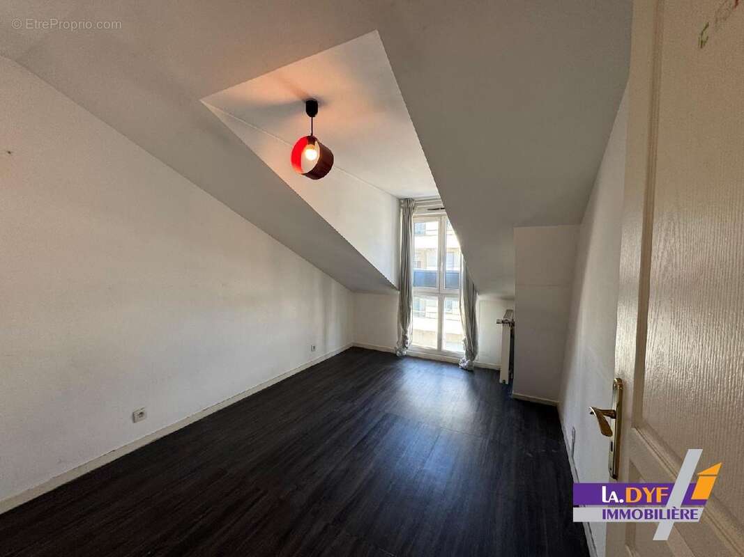 Appartement à VAUJOURS