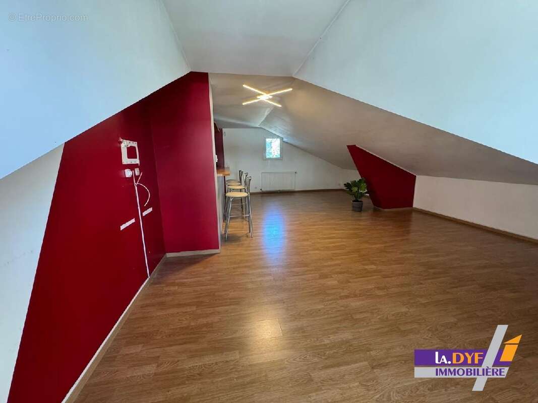 Appartement à VAUJOURS