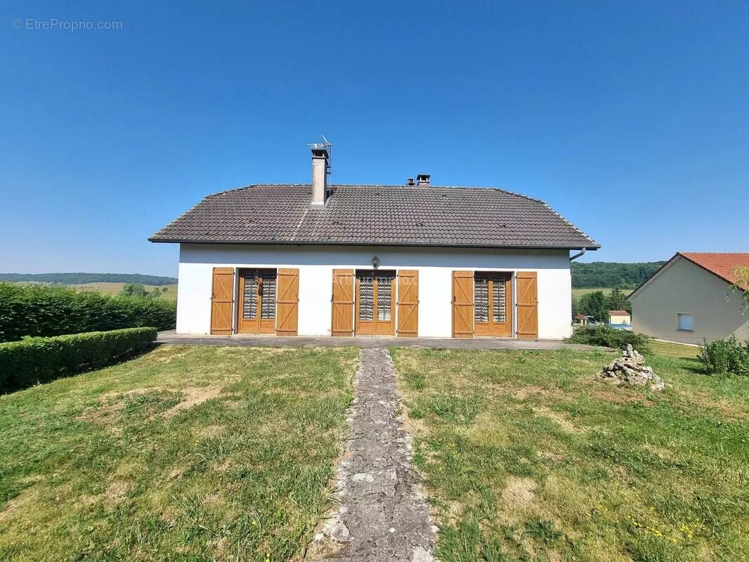 Maison à SOULAUCOURT-SUR-MOUZON