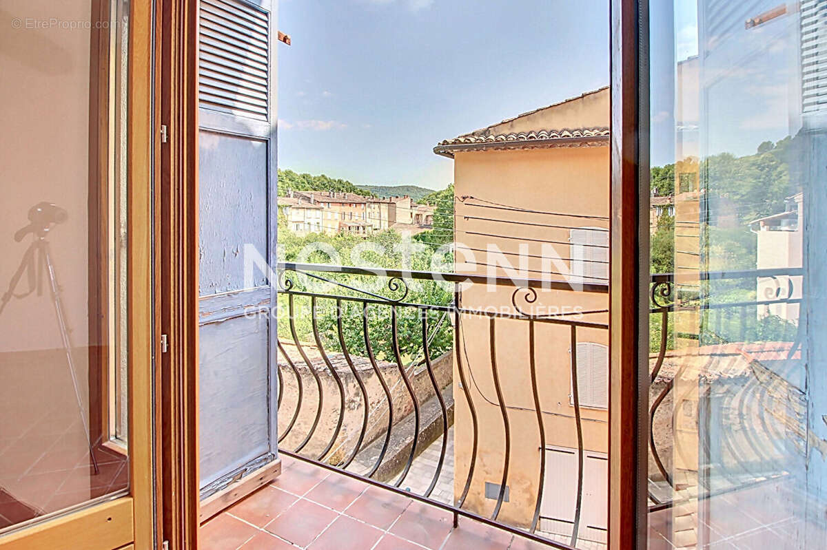 Appartement à SALERNES