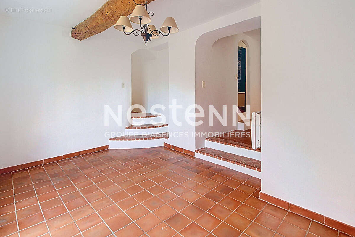 Appartement à SALERNES