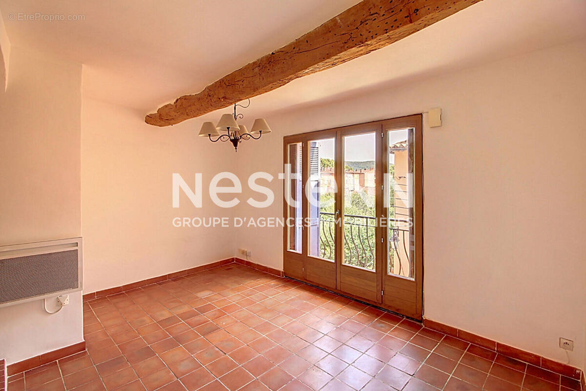 Appartement à SALERNES