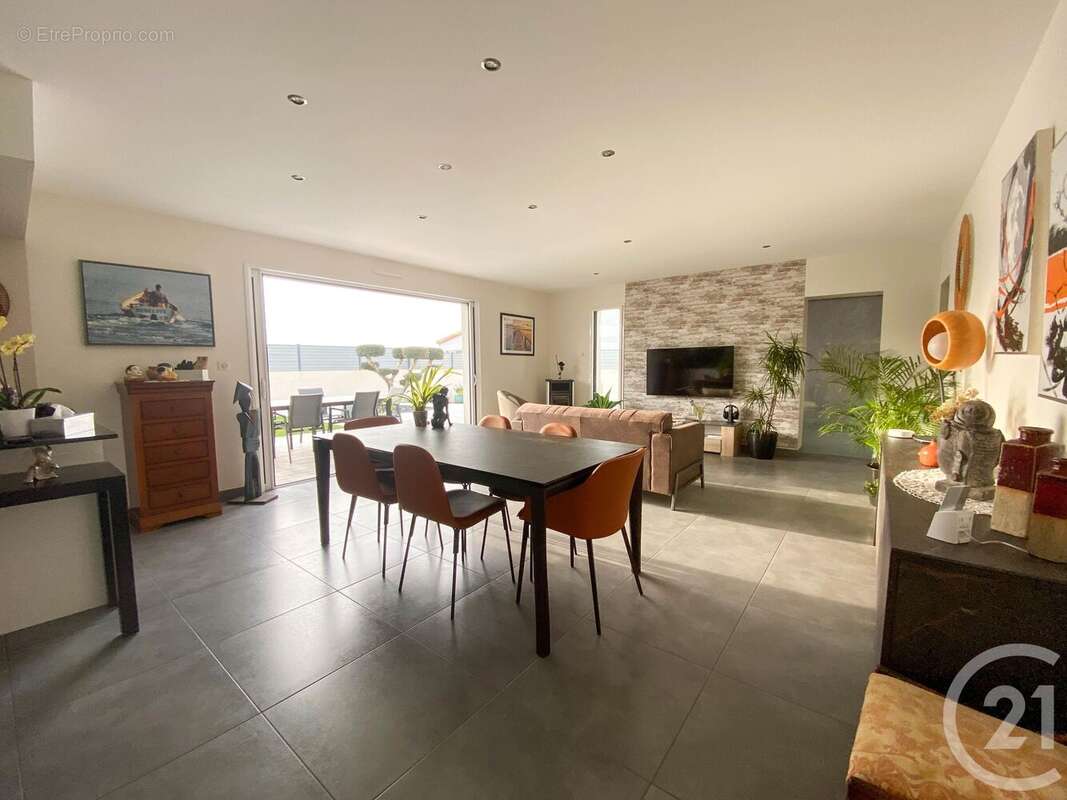 Maison à TALMONT-SAINT-HILAIRE