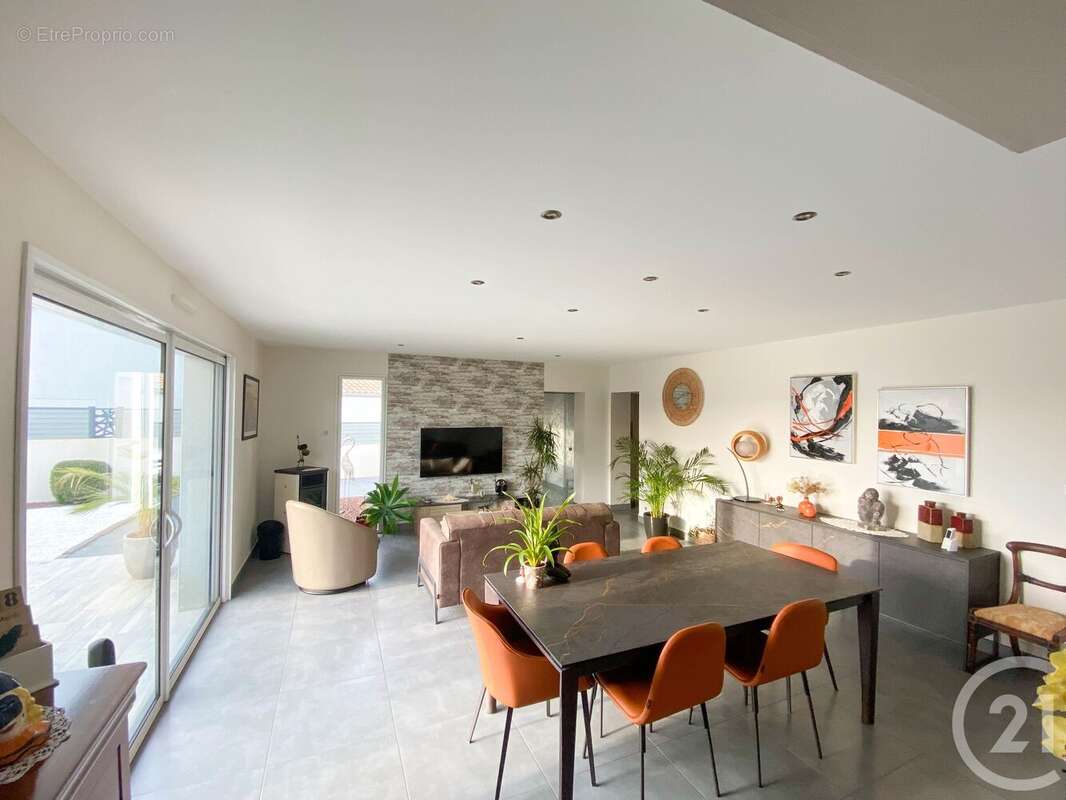 Maison à TALMONT-SAINT-HILAIRE