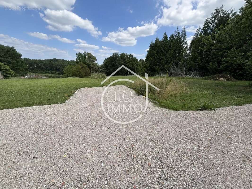 Terrain à SAINTE-COLOMBE