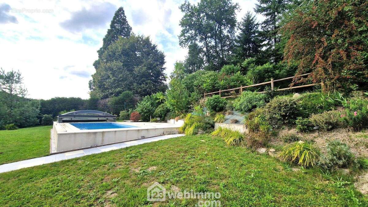 Erigé sur une parcelle de 876 m² - Maison à MONS-EN-LAONNOIS