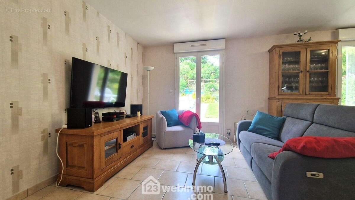 L&#039;espace salon et à ses côtés... - Maison à MONS-EN-LAONNOIS