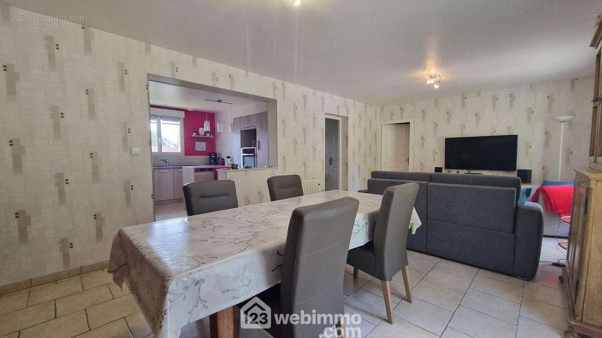 Un double séjour lumineux de 30 m² avec... - Maison à MONS-EN-LAONNOIS