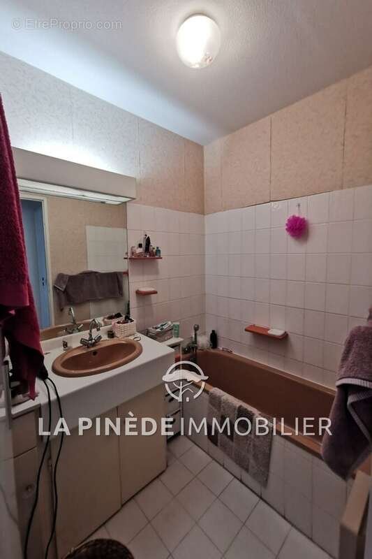 Appartement à SAINT-LAURENT-DU-VAR