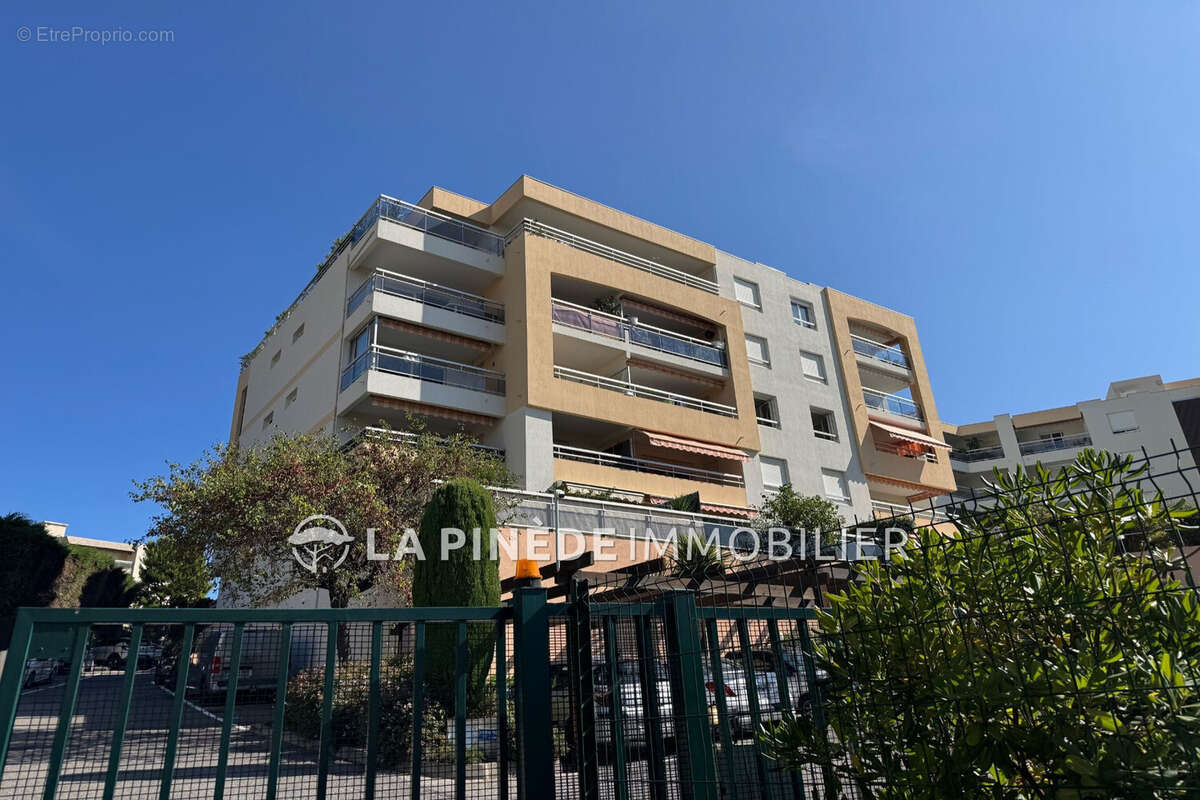 Appartement à SAINT-LAURENT-DU-VAR