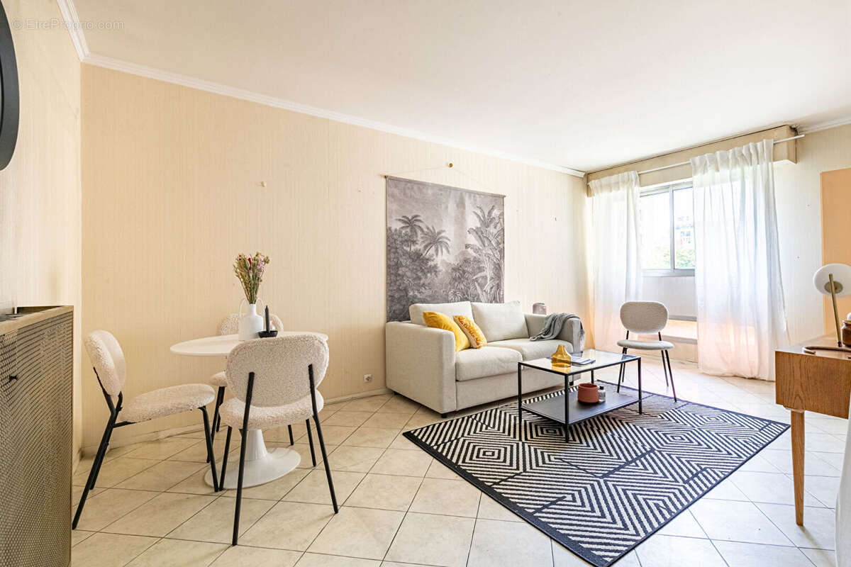 Appartement à PARIS-18E