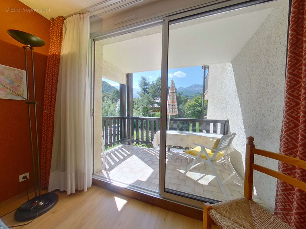 Appartement à ENCHASTRAYES