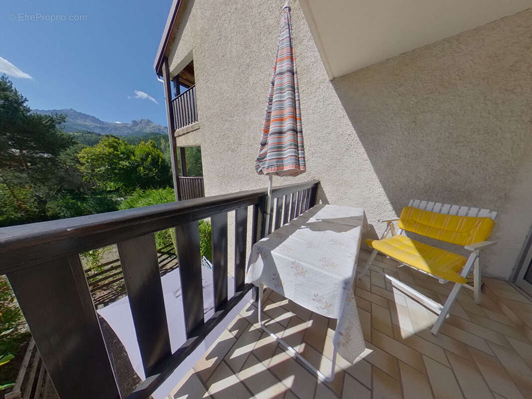 Appartement à ENCHASTRAYES