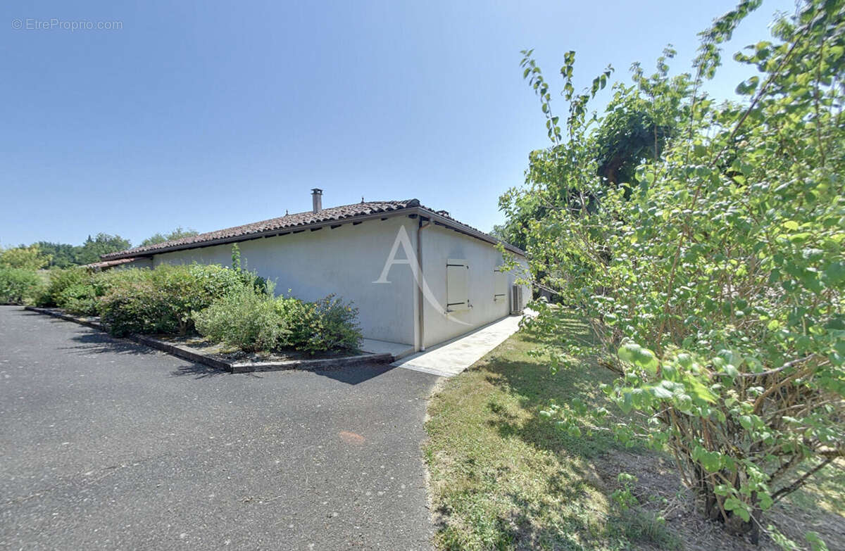 Maison à LAMOTHE-CAPDEVILLE