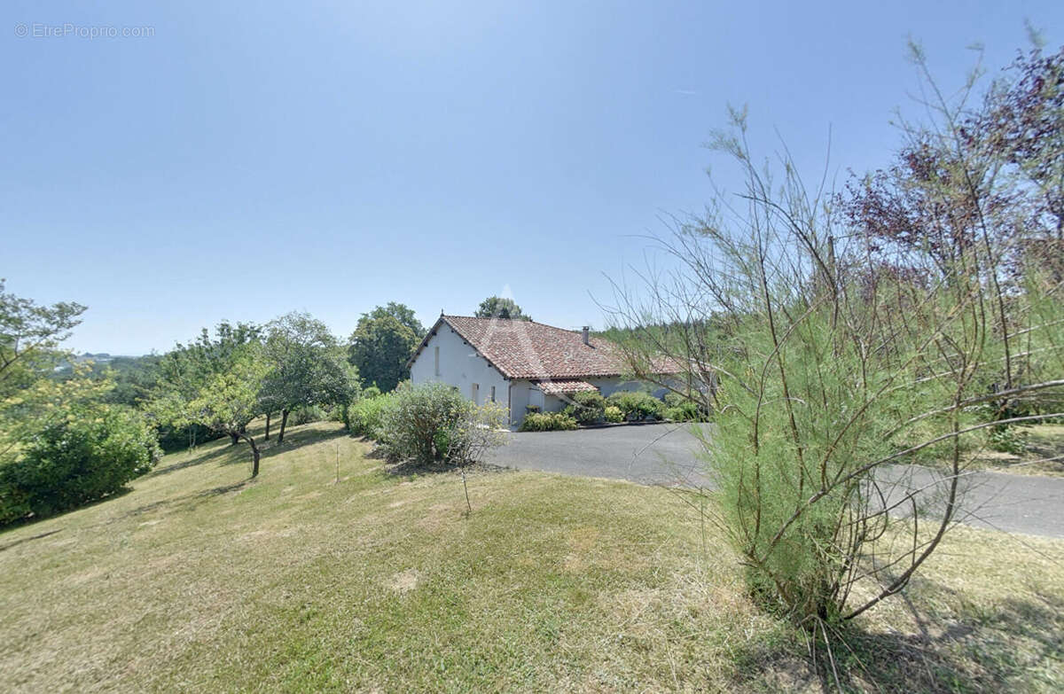 Maison à LAMOTHE-CAPDEVILLE