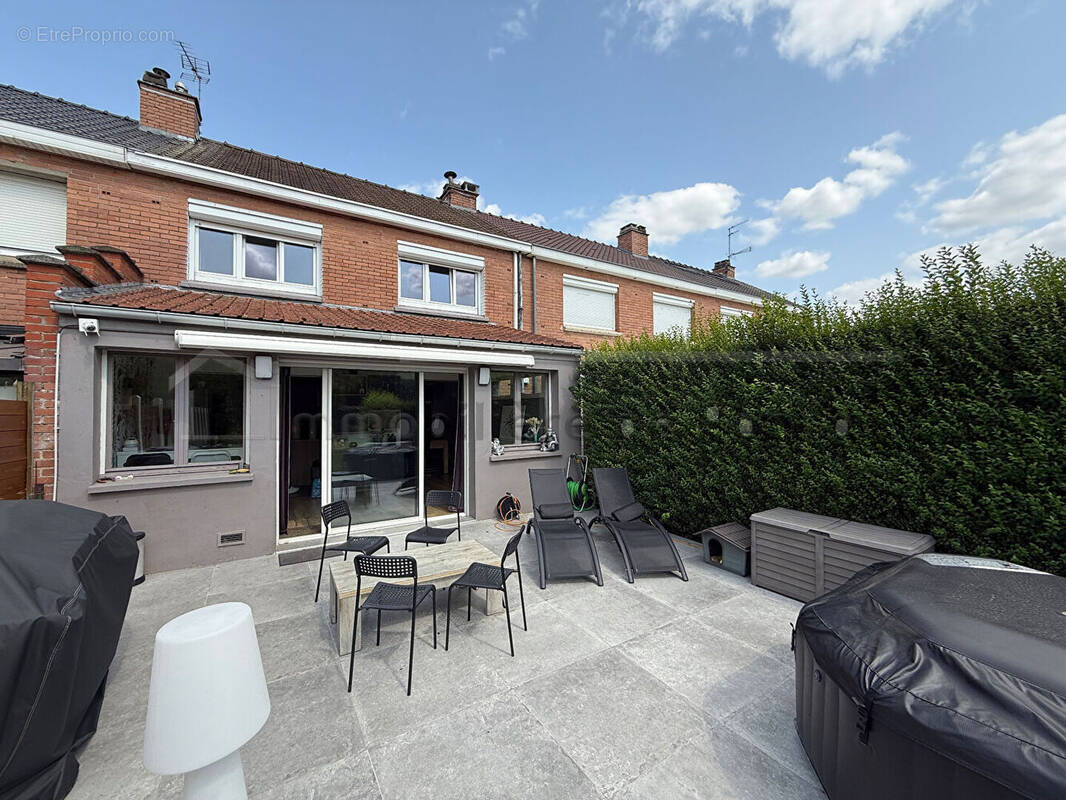 Maison à NEUVILLE-EN-FERRAIN