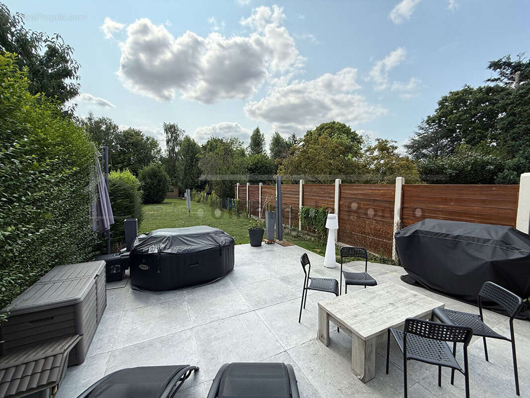 Maison à NEUVILLE-EN-FERRAIN