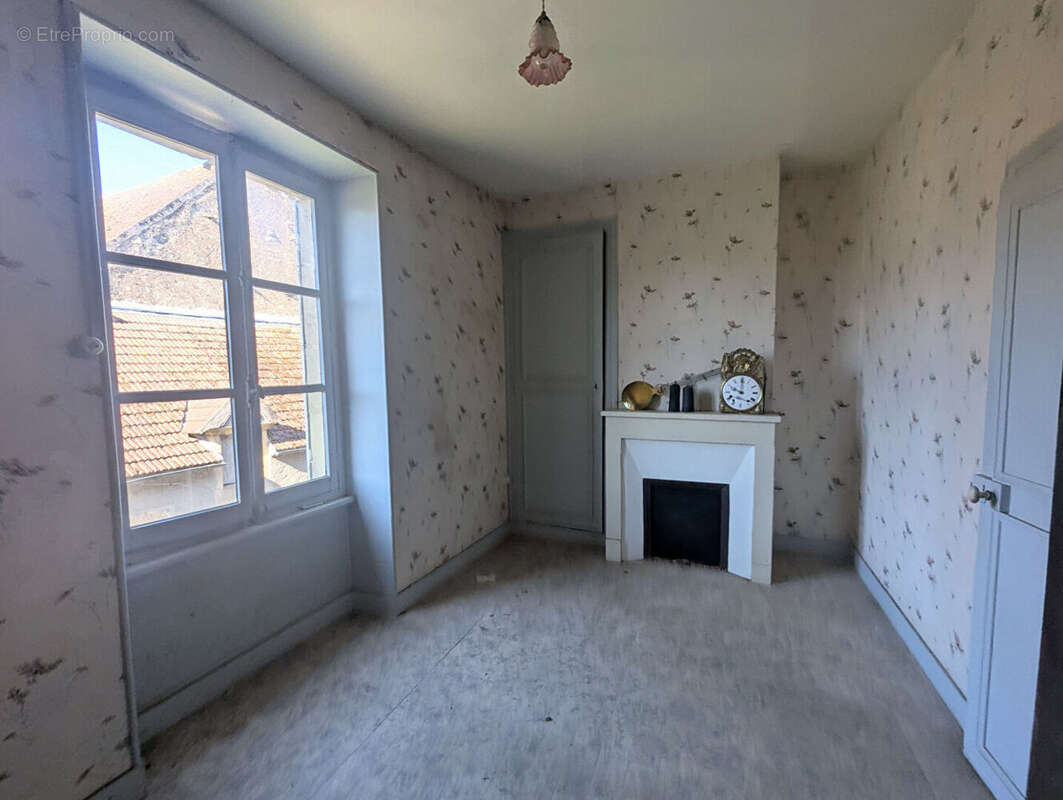 Maison à BRINON-SUR-BEUVRON