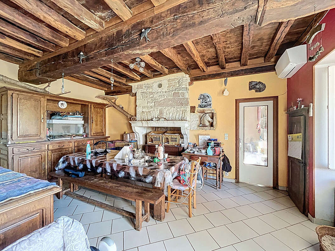 Maison à FRAIGNOT-ET-VESVROTTE