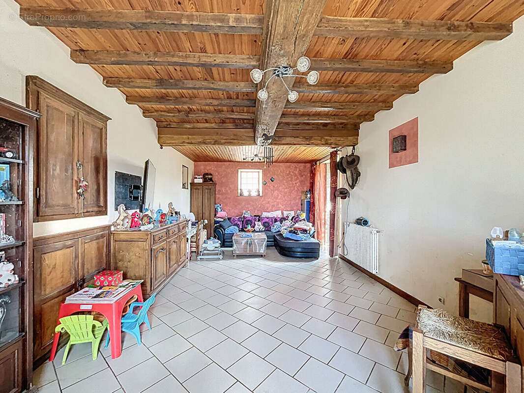 Maison à FRAIGNOT-ET-VESVROTTE