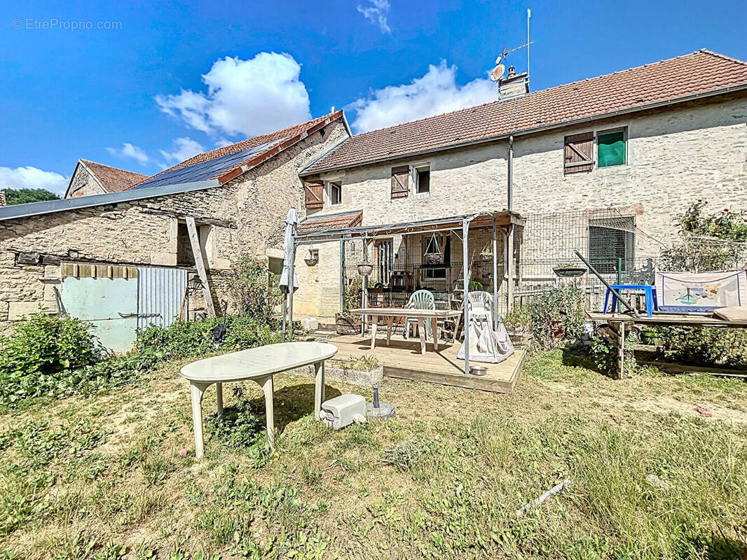 Maison à FRAIGNOT-ET-VESVROTTE