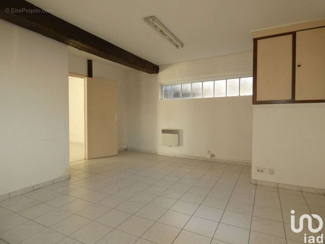 Photo 3 - Commerce à AUXERRE