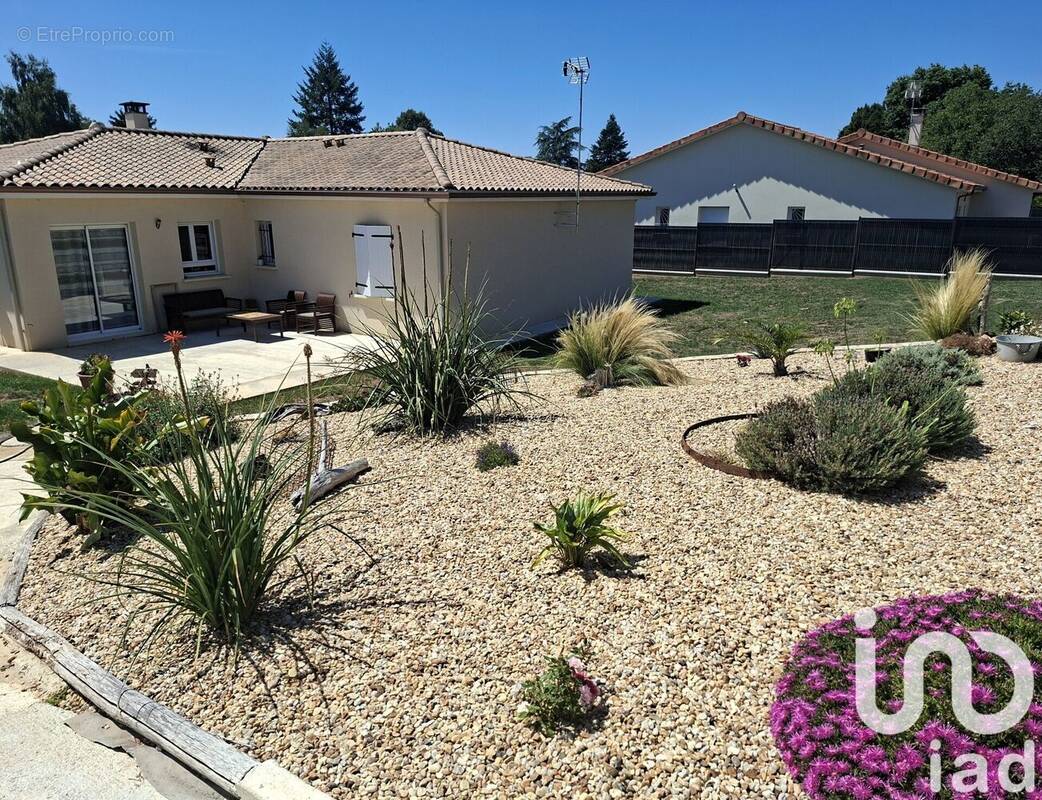 Photo 1 - Maison à CHASSENEUIL-SUR-BONNIEURE