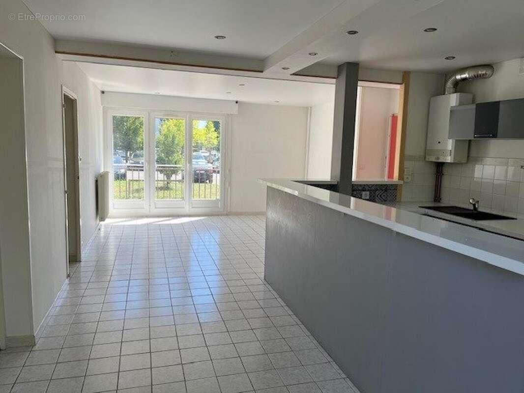 Photo 2 - Appartement à LA CHAPELLE-SAINT-MESMIN