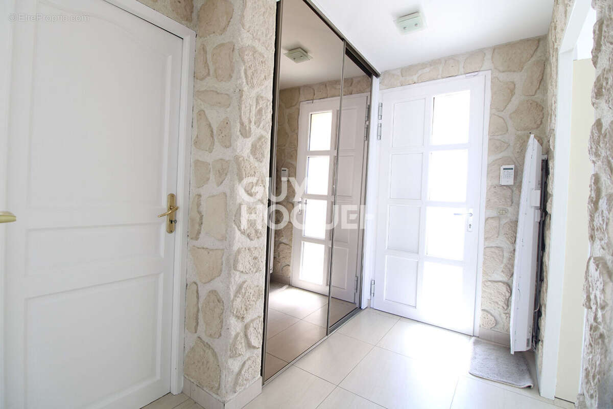 Maison à EVRY-GREGY-SUR-YERRE