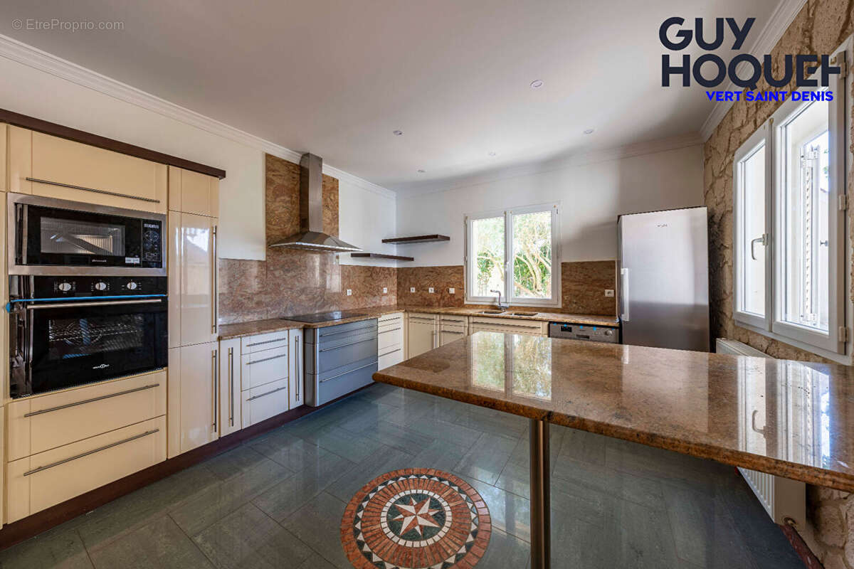 Maison à VERT-SAINT-DENIS