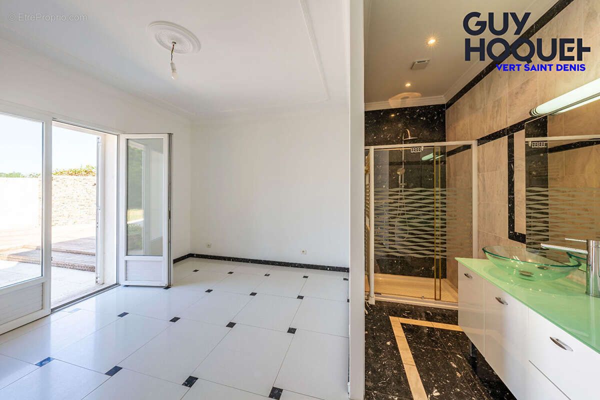 Maison à VERT-SAINT-DENIS