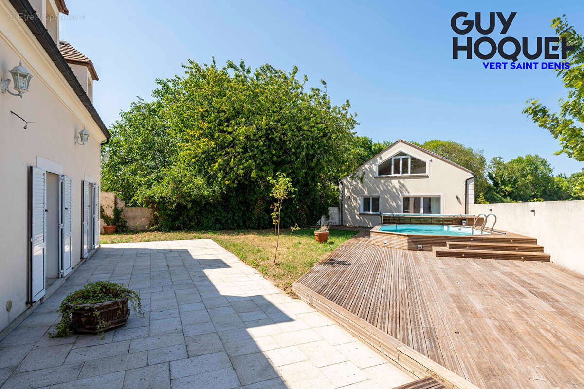 Maison à VERT-SAINT-DENIS
