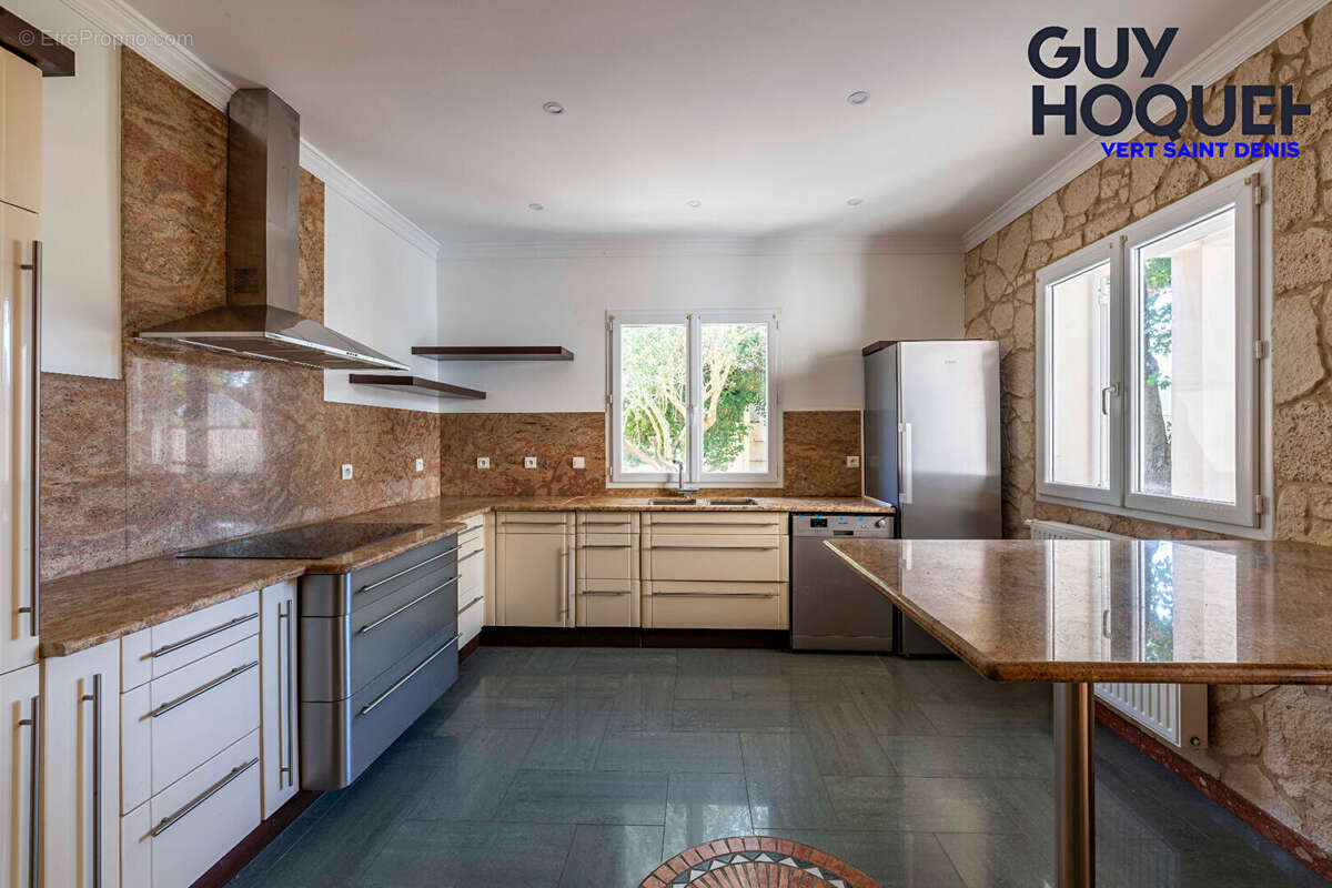Maison à VERT-SAINT-DENIS