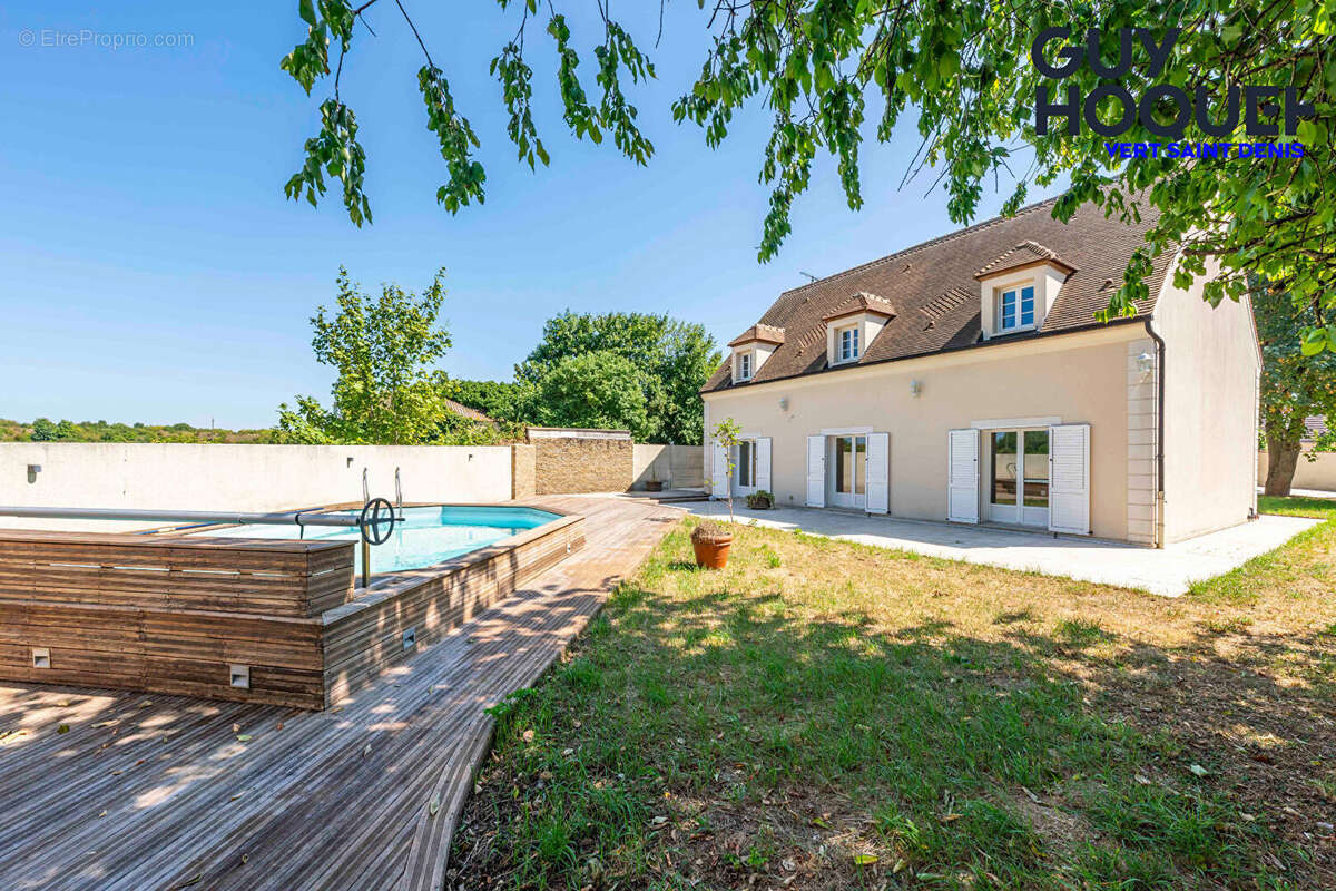 Maison à VERT-SAINT-DENIS