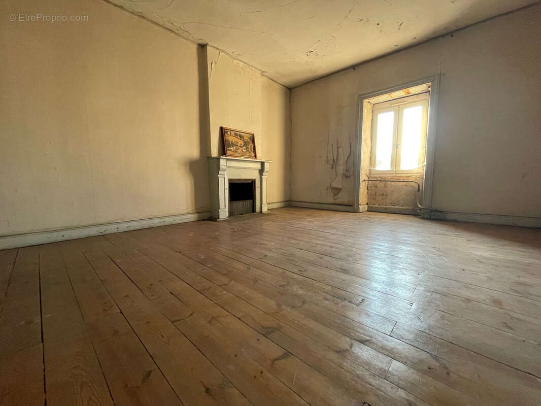 Maison à RIOM-ES-MONTAGNES