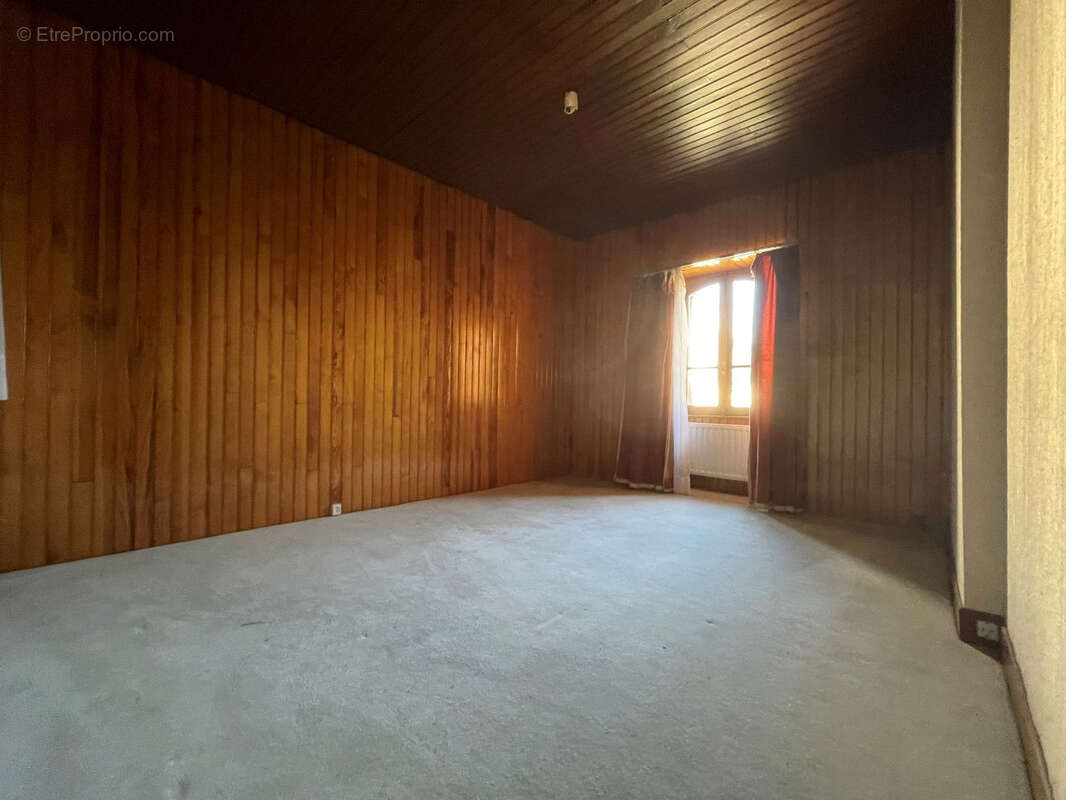 Maison à RIOM-ES-MONTAGNES