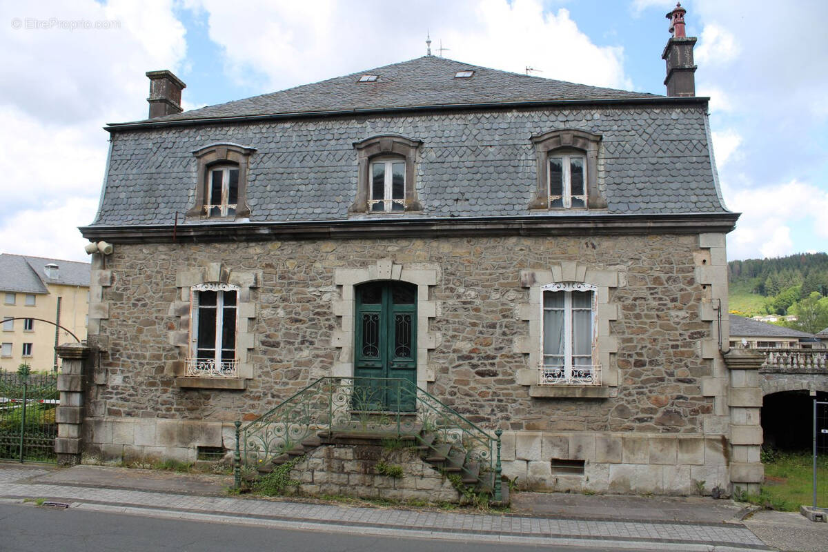 Maison à RIOM-ES-MONTAGNES