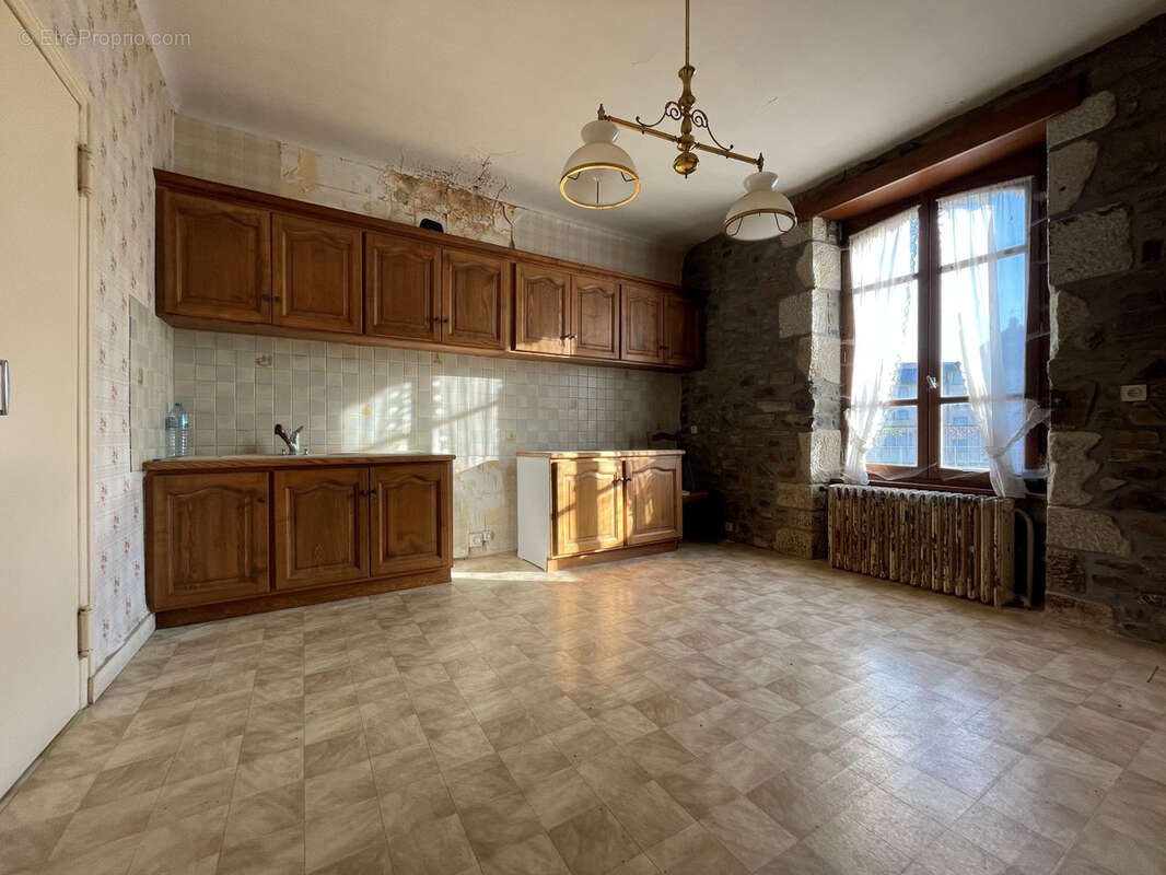 Maison à RIOM-ES-MONTAGNES