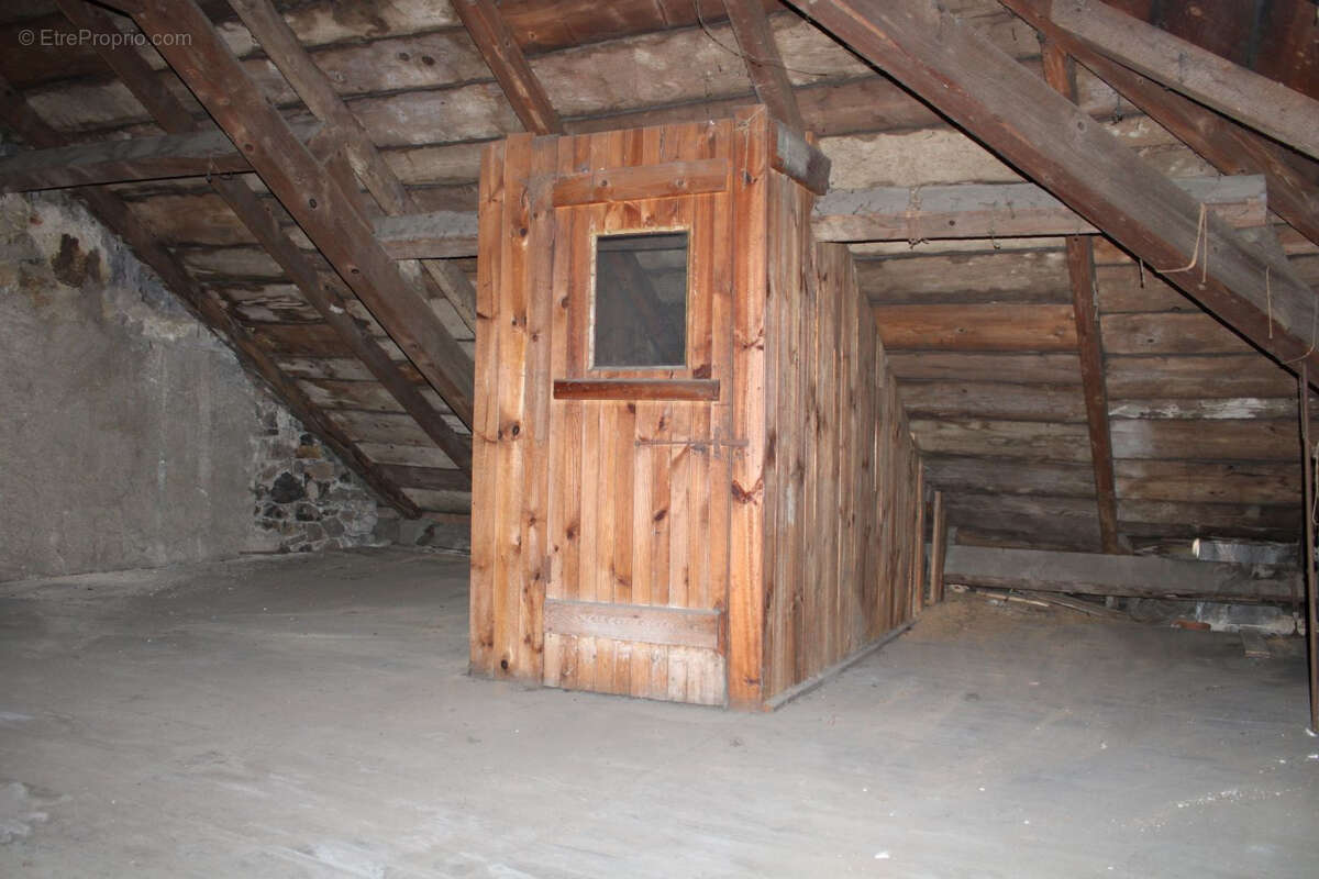 Maison à RIOM-ES-MONTAGNES