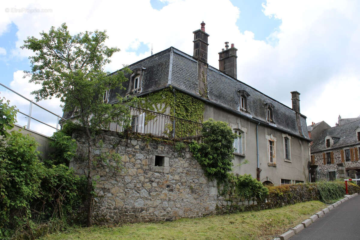 Maison à RIOM-ES-MONTAGNES