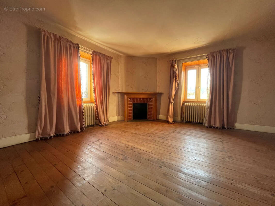 Maison à RIOM-ES-MONTAGNES