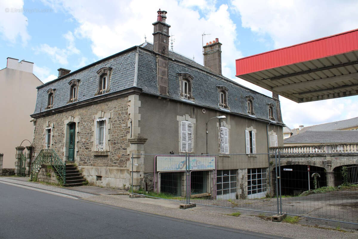 Maison à RIOM-ES-MONTAGNES