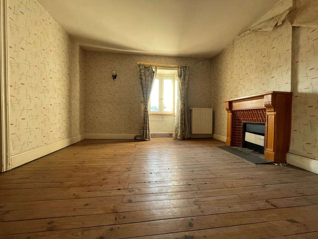 Maison à RIOM-ES-MONTAGNES