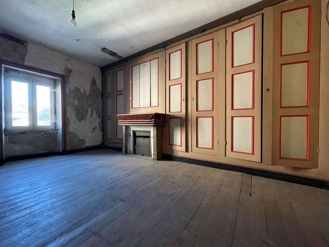 Maison à RIOM-ES-MONTAGNES