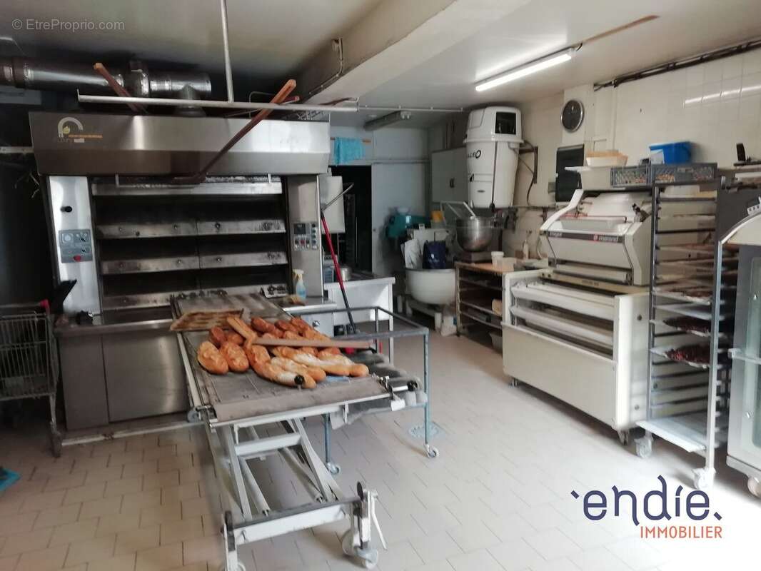 Commerce à OUROUER-LES-BOURDELINS