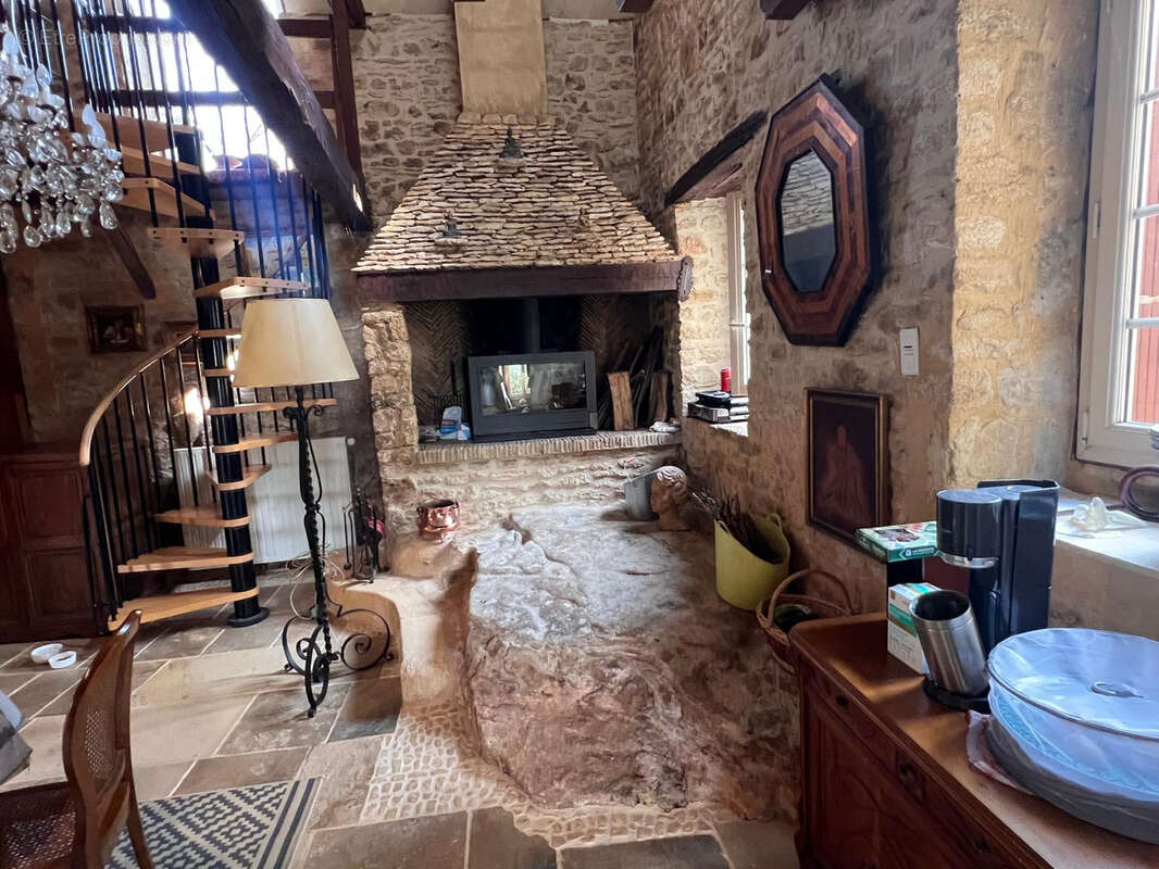 Maison à SALIGNAC-EYVIGUES