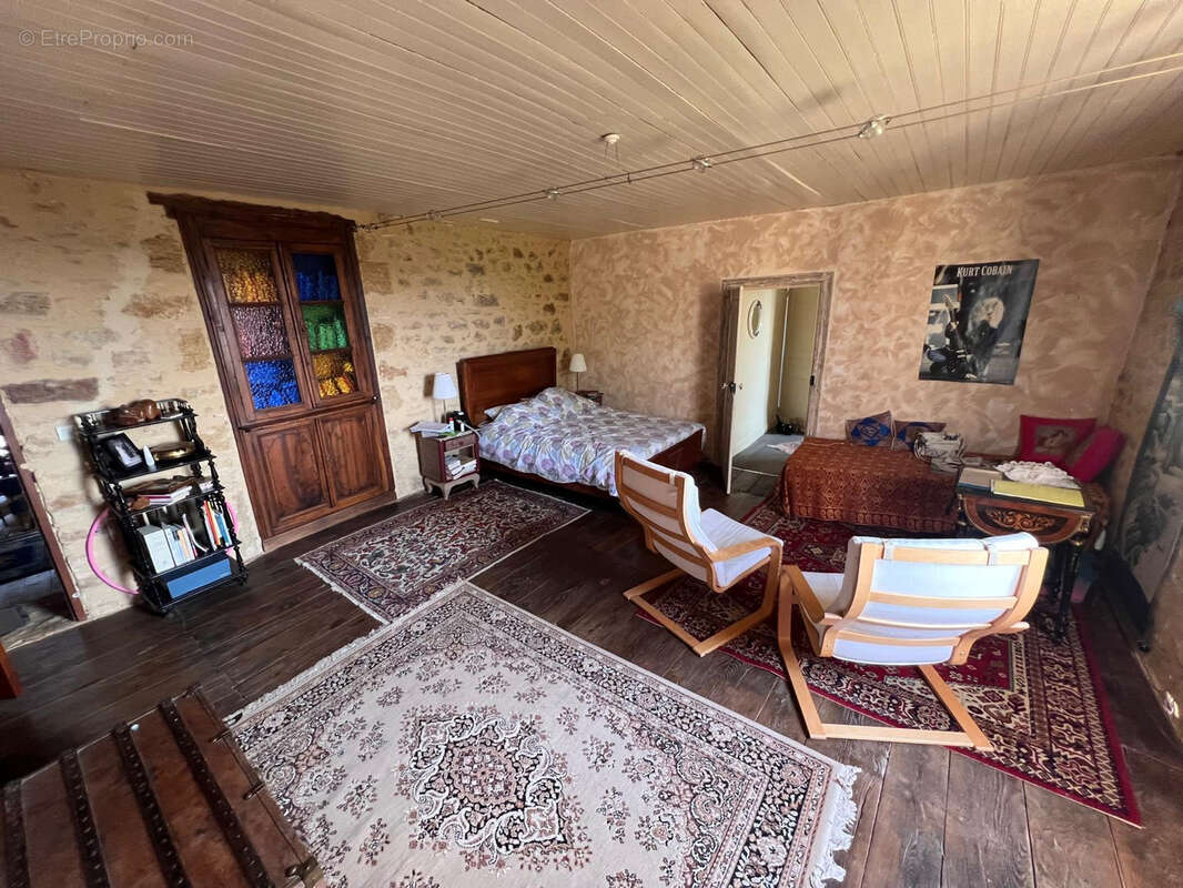 Maison à SALIGNAC-EYVIGUES