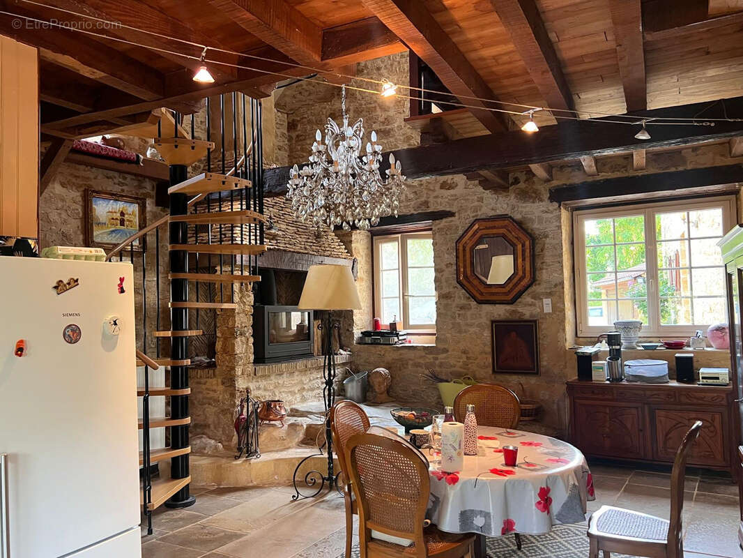 Maison à SALIGNAC-EYVIGUES